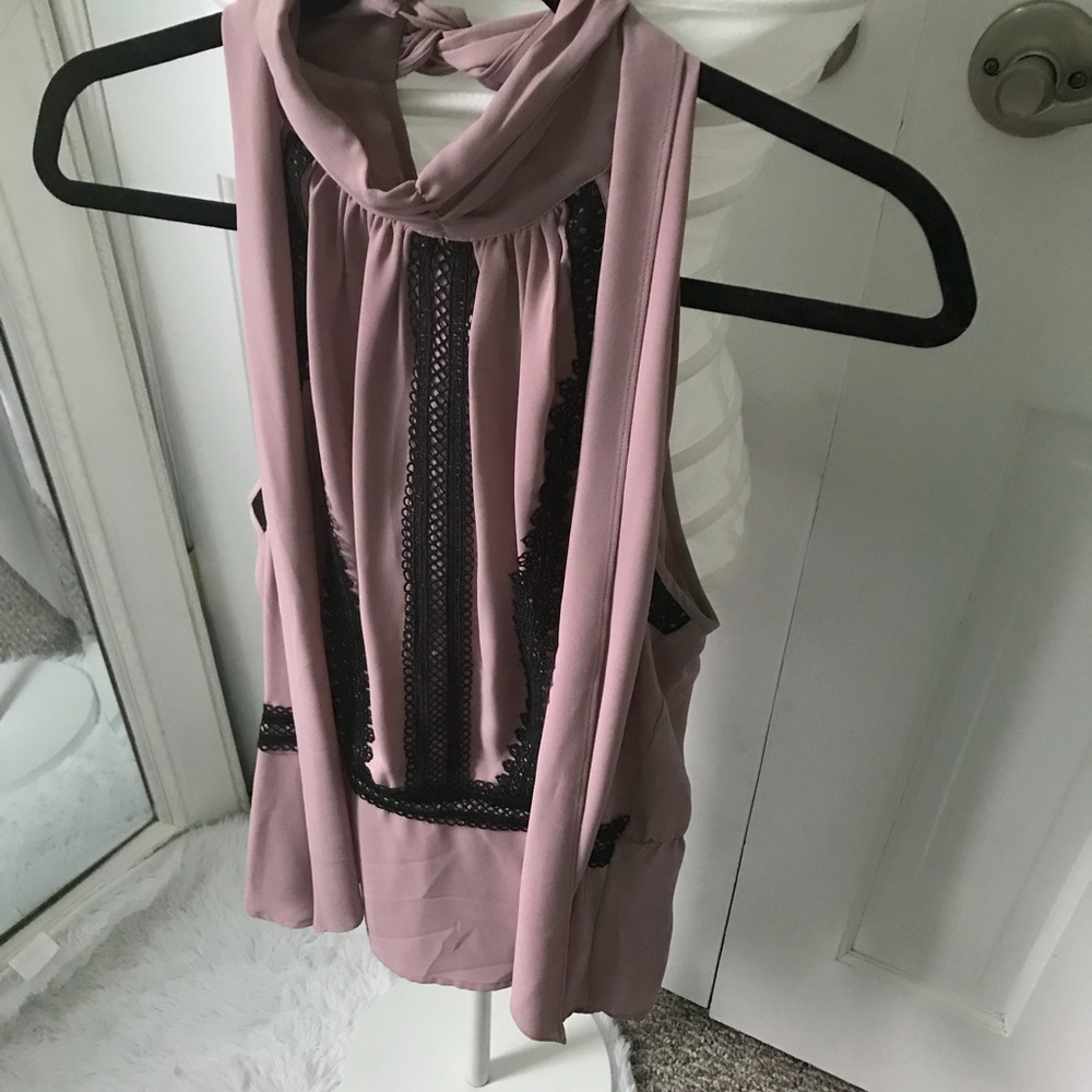 New York and company NWT Halter blouse W/tie neck